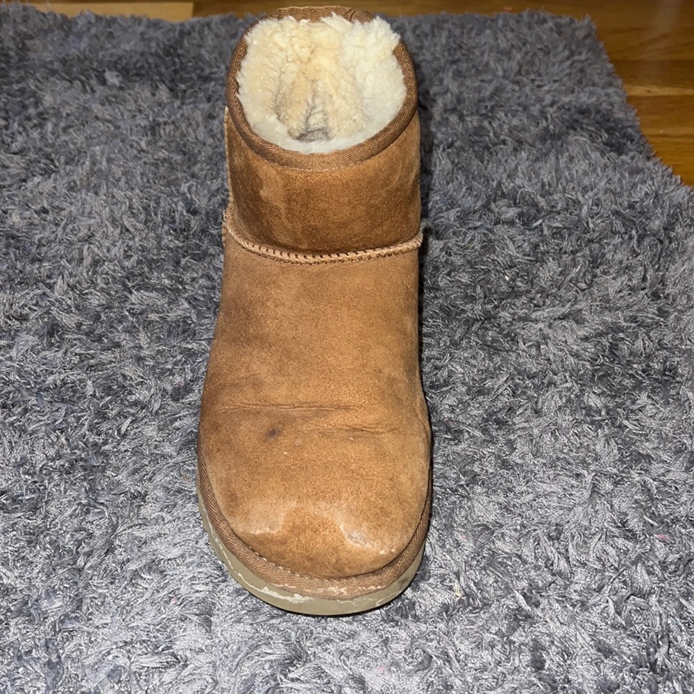 Right ugg boot